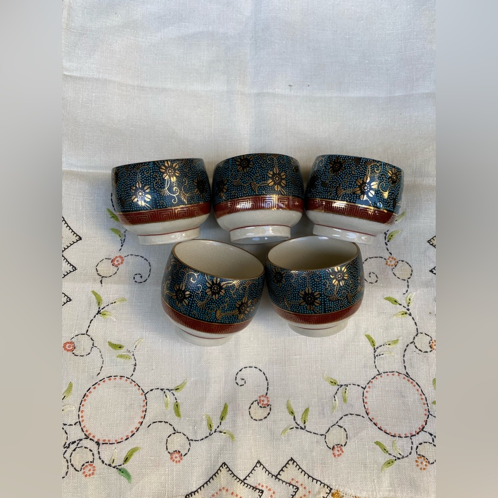 Kutani Yaki Japanese 5 tea cups/sake cups Blue Moriage Gold tone gilding